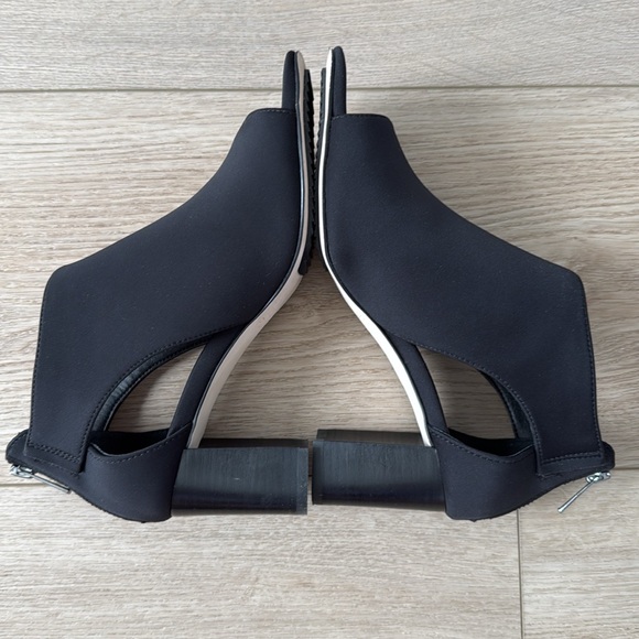 Donald Pliner Panina Black Bootie size 8 - Picture 7 of 9